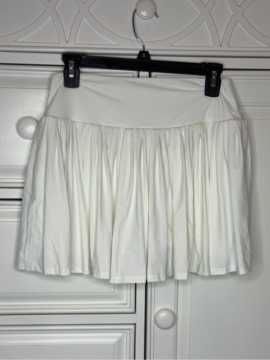 HALARA Dresses & Skirts - HALARA White Circle Skater Skort – NWT
